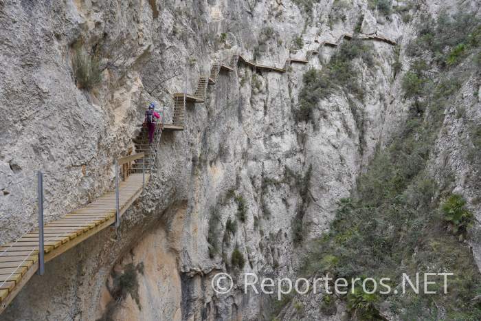 Panorámica de las pasarelas de Relleu