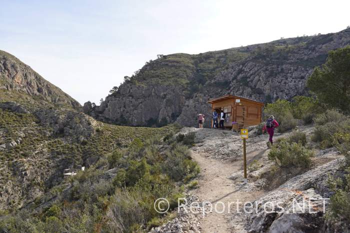 Caseta de recepción de visitantes en las Pasarelas de Relleu